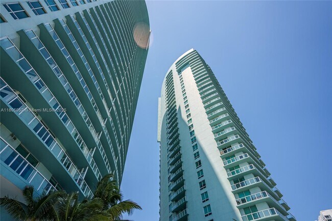 Building Photo - 1900 N Bayshore Dr
