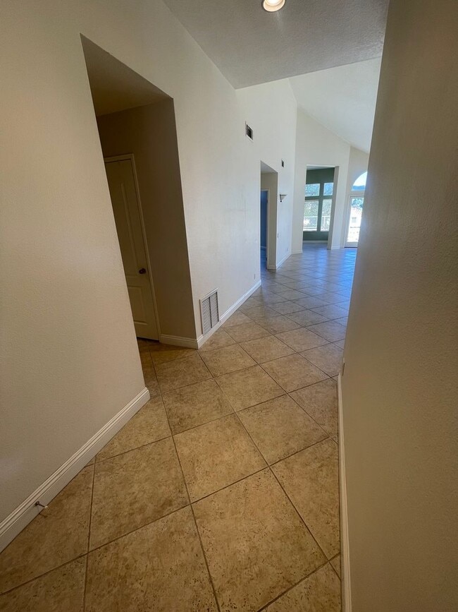 Building Photo - Spacious 2 Bed, 2 Bath House in Prestigious Coto de Caza For Rent!