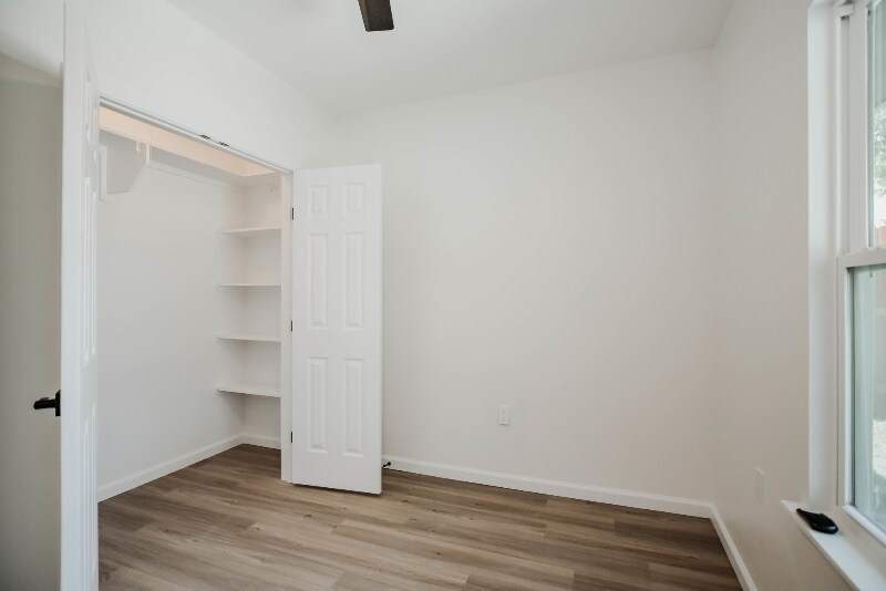 Building Photo - 2203 E Rosebud Ave