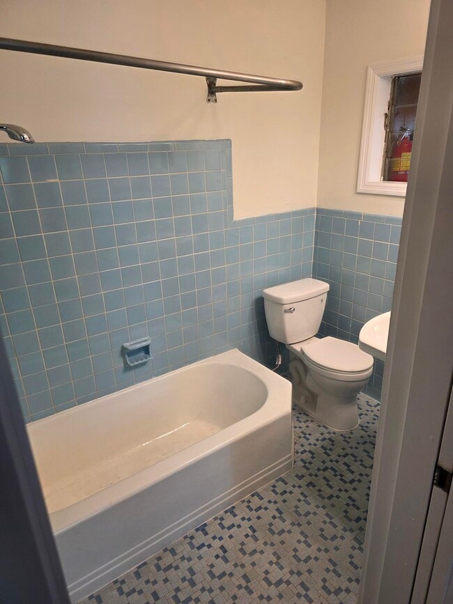 Building Photo - 301 Park Ave