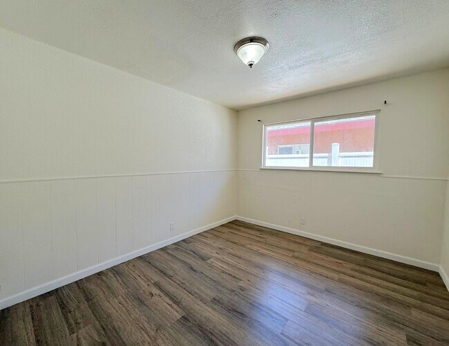 Building Photo - 2972 Bedford Dr