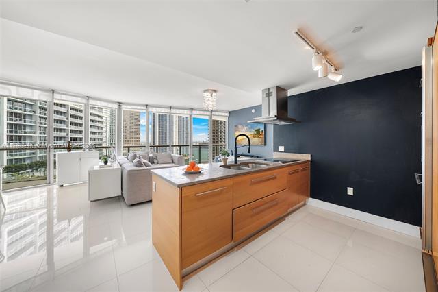 Building Photo - 495 Brickell Ave