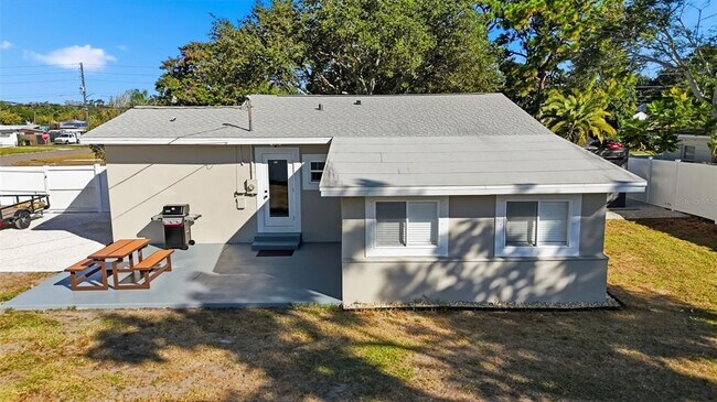 Building Photo - 5548 Dartmouth Ave N