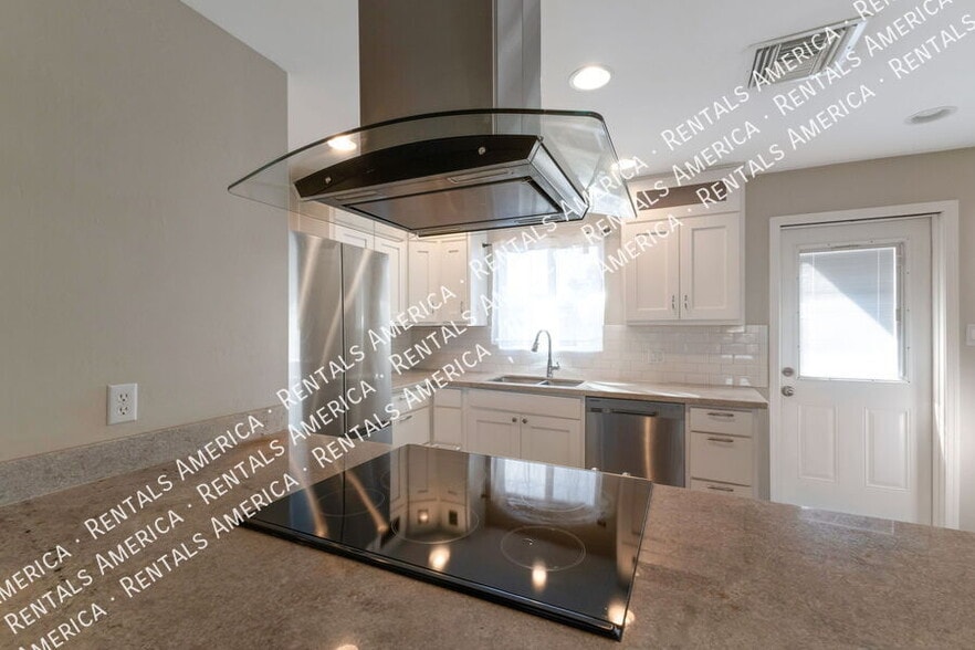 Building Photo - 2558 E Alta Vista St