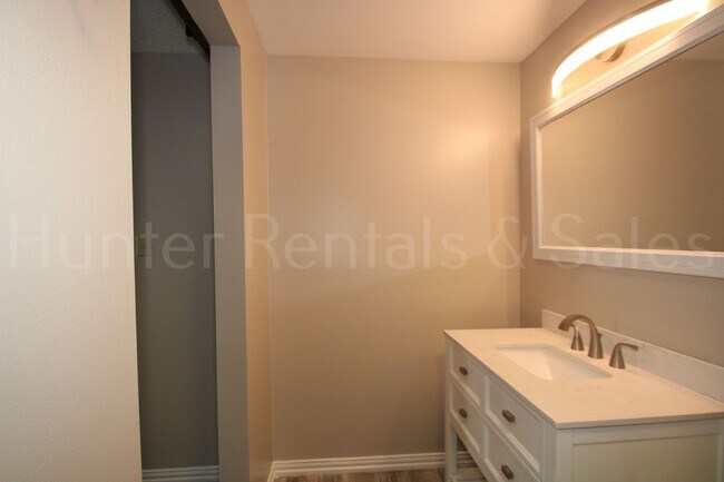 Building Photo - Stylish Killeen Retreat on Mountain View Drive