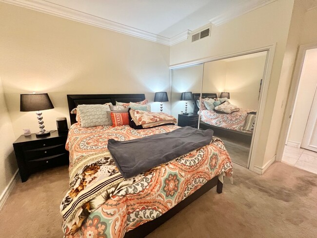 Building Photo - Meridian FURNISHED 2 BDR /2 BATH Luxury Co...