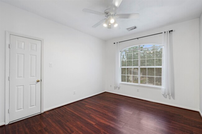 Building Photo - 9023 Eaglecove Dr