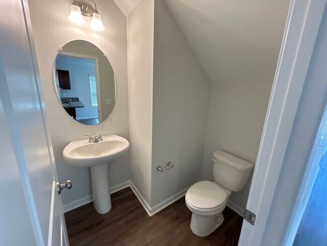Building Photo - 424 Keeble Dr