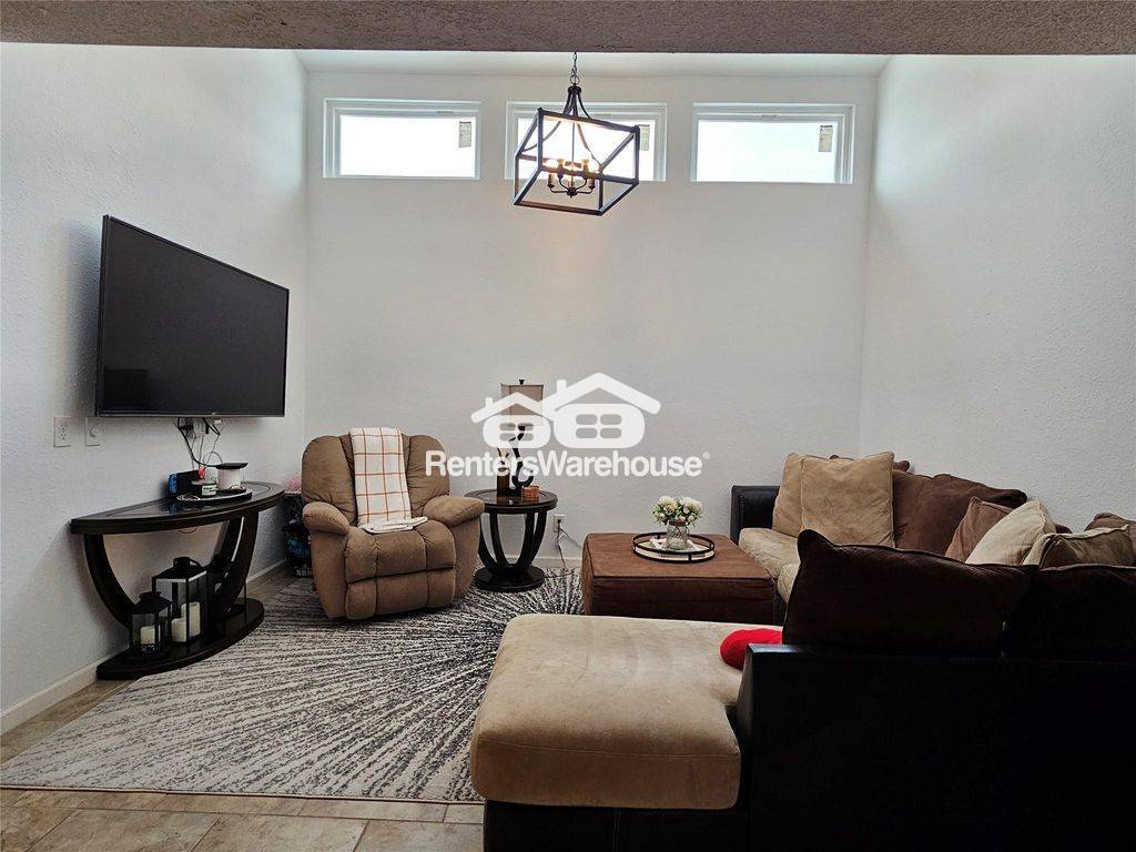 Building Photo - 1806 Saxony Ln