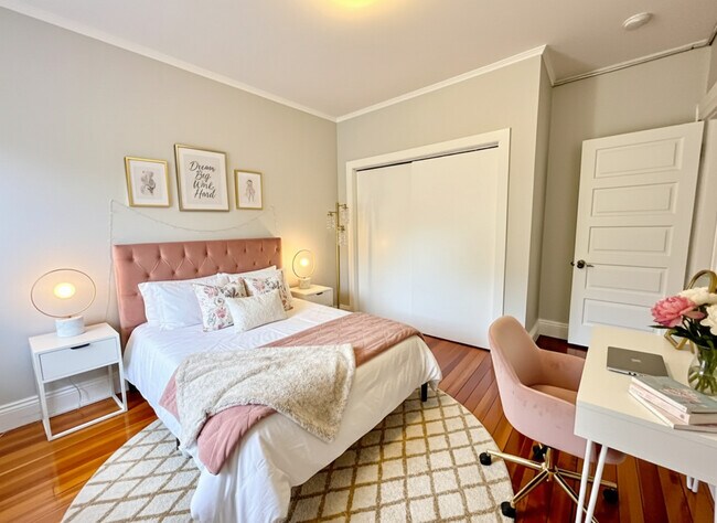 Building Photo - 10 Strathmore Rd