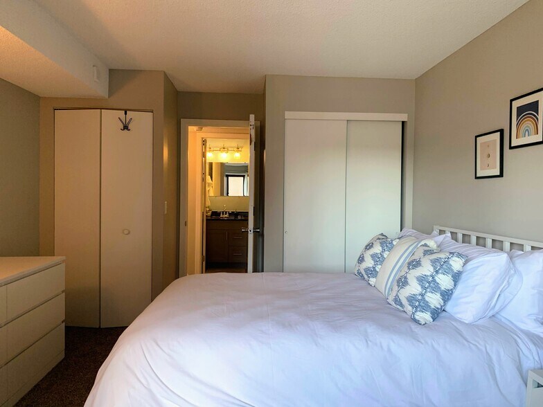 Bedroom has three spacious closets - 26 10th St W