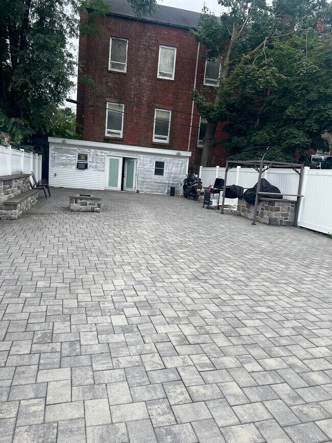 Building Photo - 113 Belmont Ave