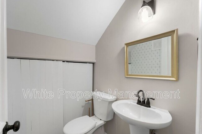 Building Photo - 5949 Quail Hollow Rd