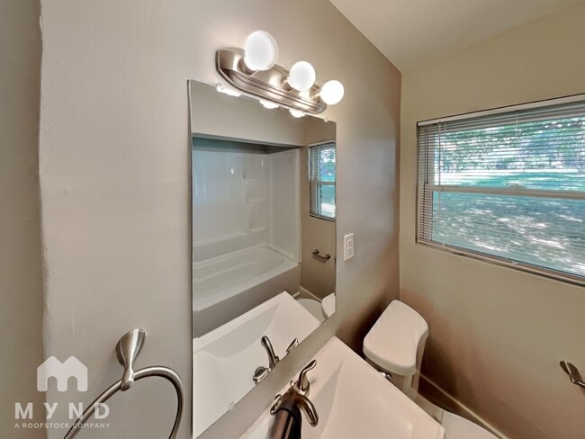 Building Photo - 4922 Statesville Rd