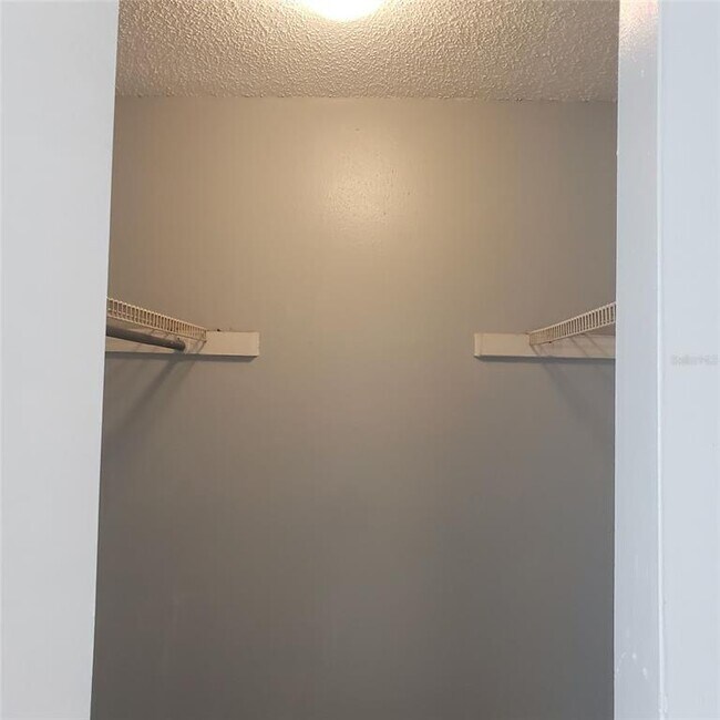 Building Photo - 305 Wellington Ct