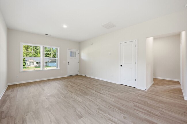 Building Photo - 120 Maplewood Ave