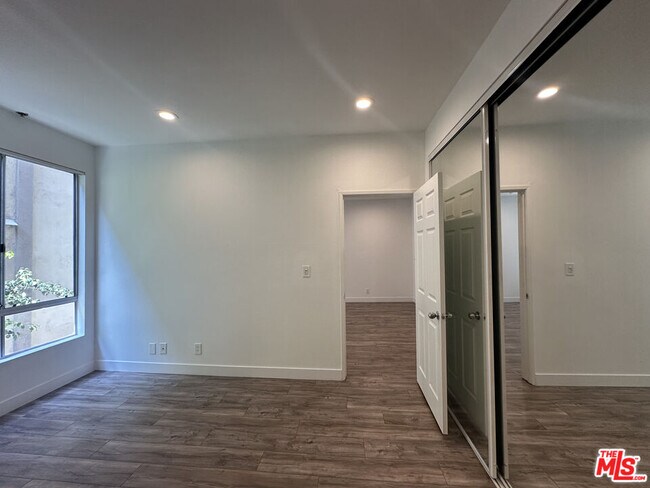 Building Photo - 8614 Burton Wy