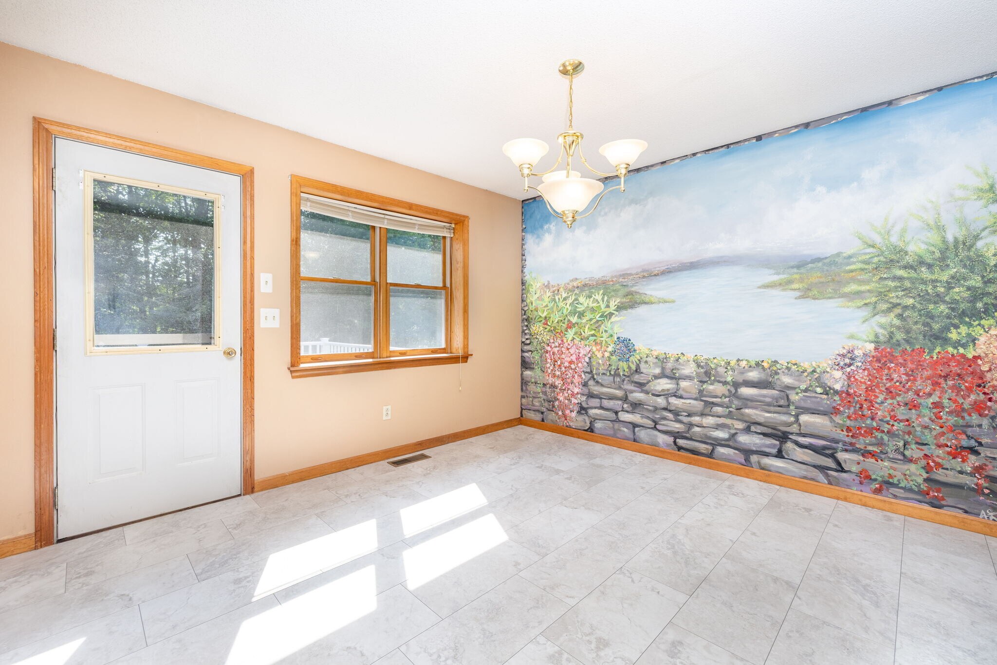 Building Photo - 84 Eastwood Dr