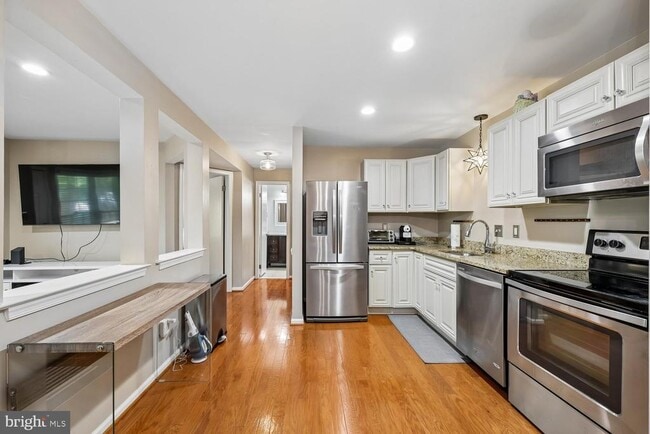 Building Photo - 5702 Brewer House Cir