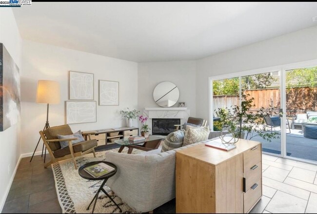 Building Photo - 5 Stuart Pl