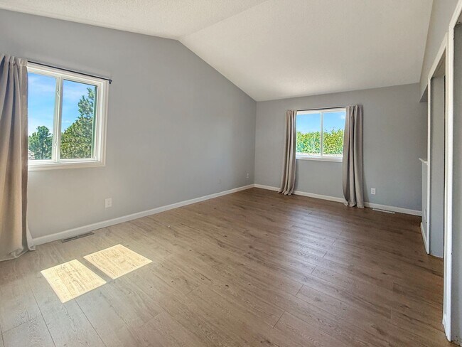 Building Photo - $0 DEPOSIT OPTION. SPACIOUS 4-BEDROOM CENT...