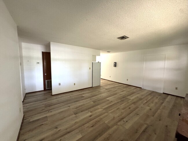 Building Photo - 6356 S Suncoast Blvd