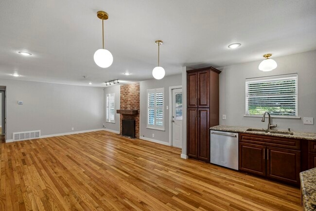 Building Photo - 3206 Albin Dr
