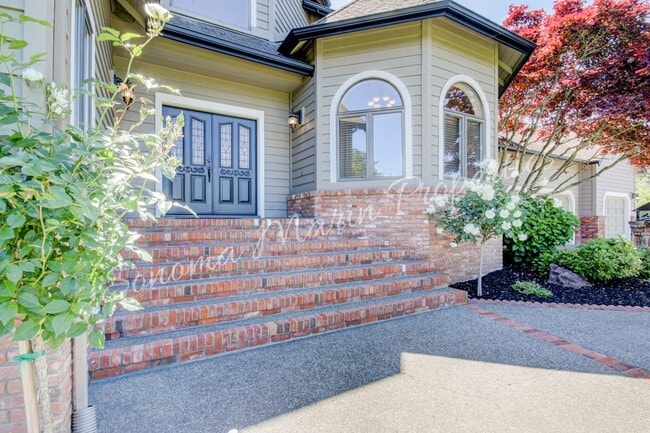 Building Photo - Panoramic Views from Hillside Custom Home on private drive