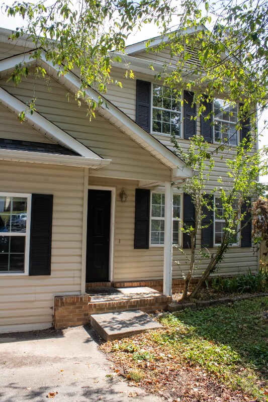 Building Photo - 9201 Shady Bend Ln