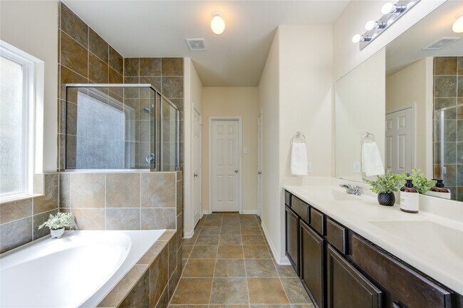 Building Photo - 6518 Wilshire Ridge
