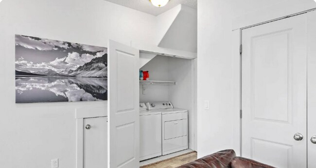 Building Photo - 1812 W Irini Ln