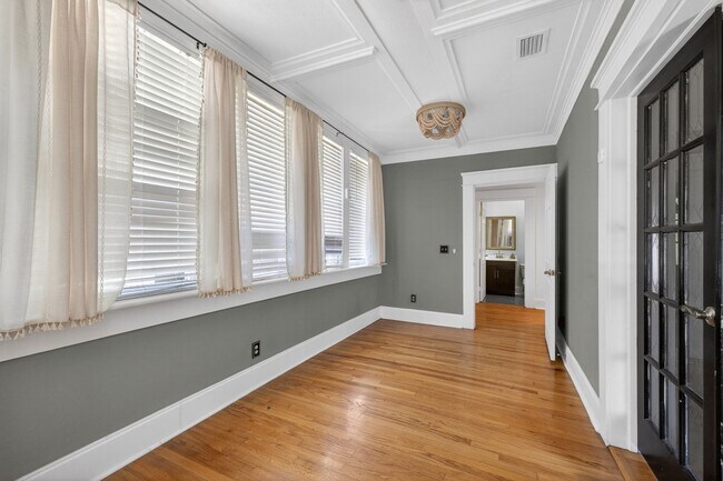 Building Photo - Stunning 4-bedroom home in Tampa! (Bonus room)