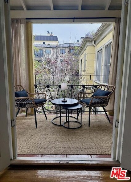 Building Photo - 157 N La Peer Dr