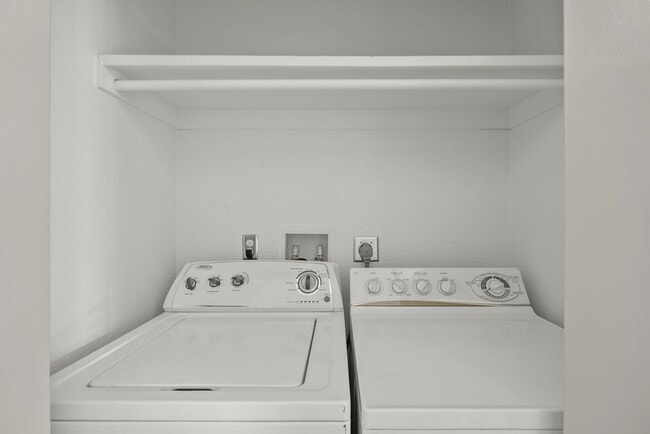 Building Photo - 145 Summerset Dr