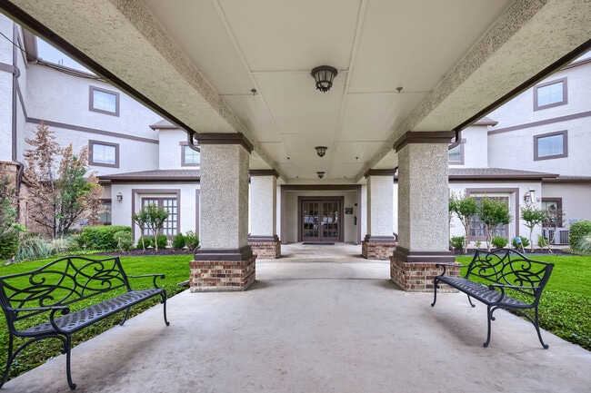 Building Photo - Lindbergh Parc