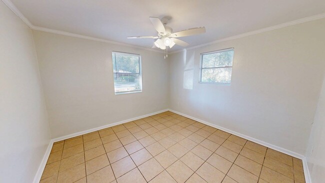 Building Photo - 409 Augusta Ave