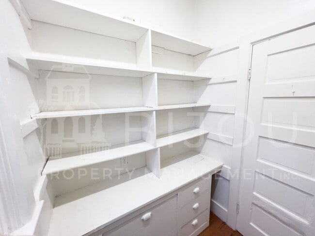 Building Photo - Patty Jewett Bungalow