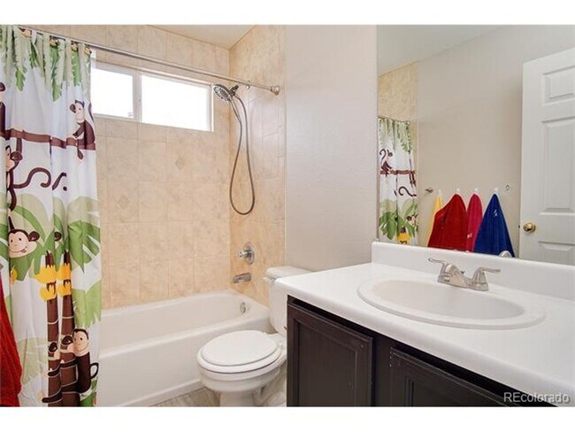 Building Photo - Beautiful single family home with 4 bed an...