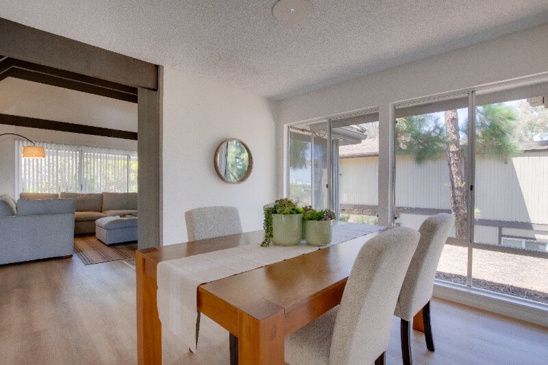 Building Photo - 8143 La Jolla Scenic Dr N