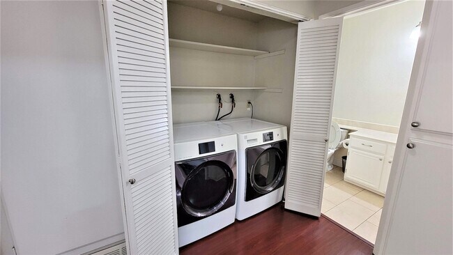 Building Photo - 37168 Meadowbrook Common, Unit 105
