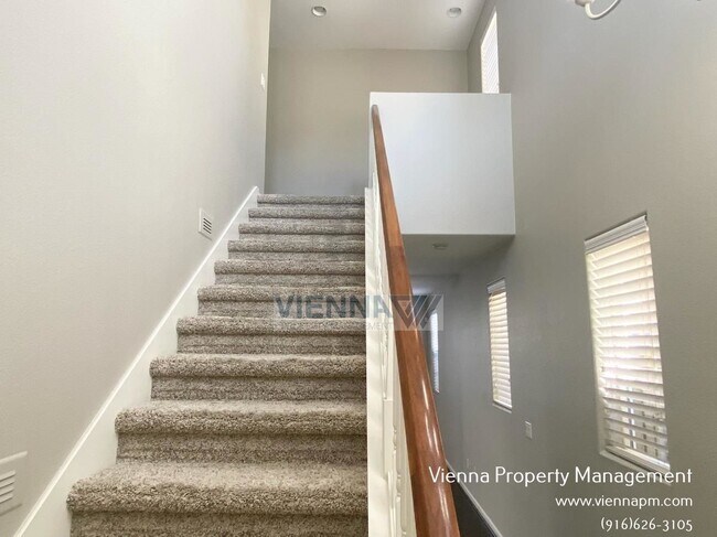Building Photo - 131 Candela Cir