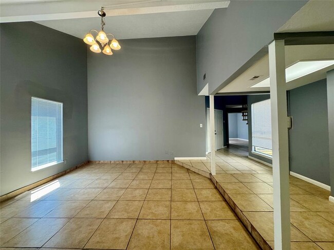 Building Photo - 12011 Carriage Ridge Ct