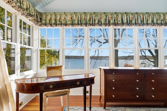 Building Photo - 508 Centre Island Rd