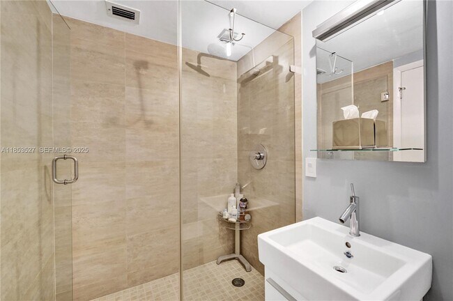 Building Photo - 20281 E Country Club Dr