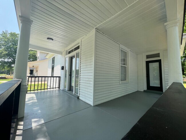 Building Photo - 1722 Euclid Ave