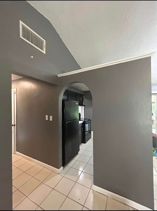 Building Photo - DeBary 3 Bedroom 1 Bath $1850.00 Month Call Carole Arcaro 386-216-4900 Deltona Lakes Realty