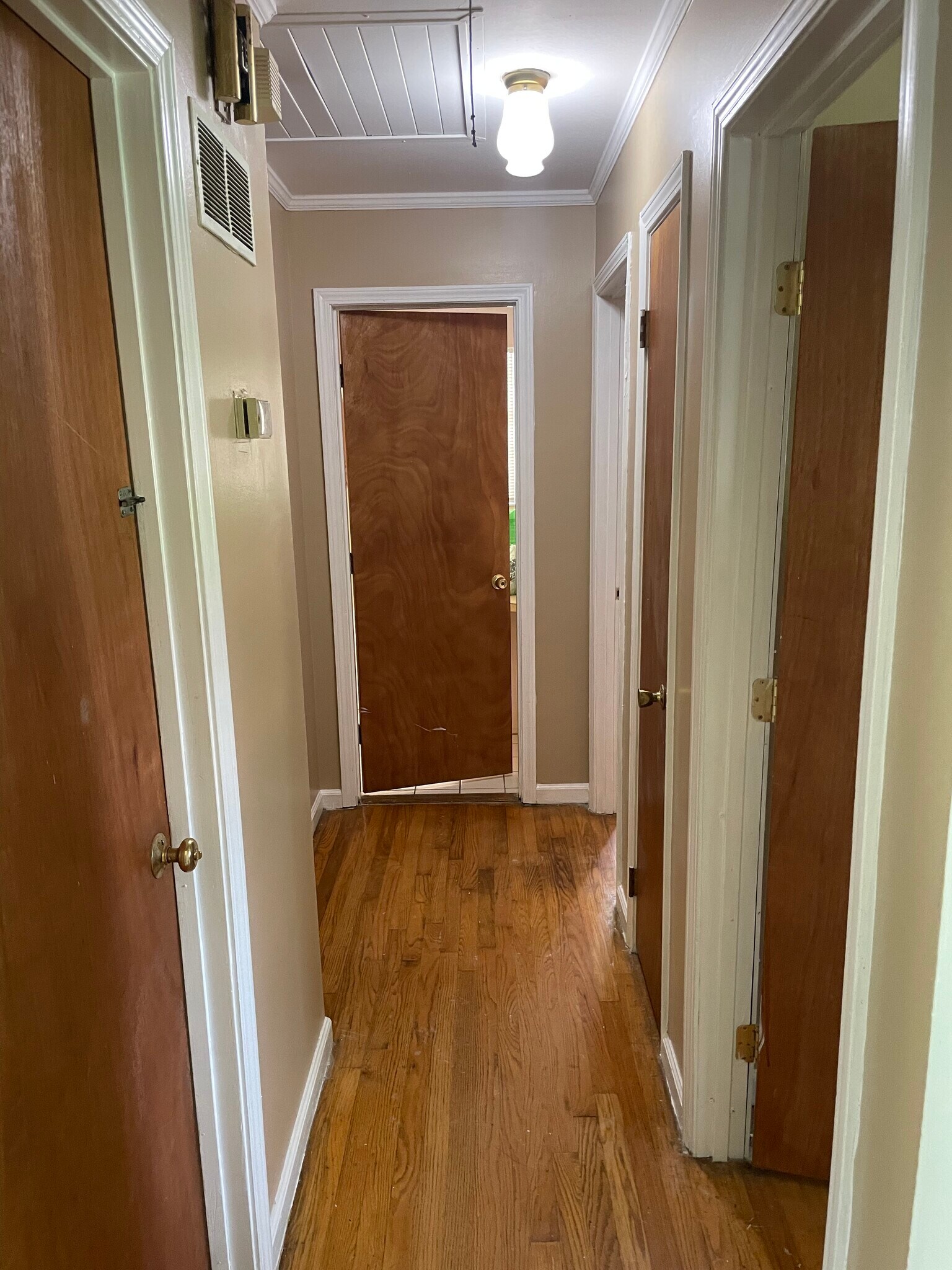 Hallway - 4193 Dunmore Rd