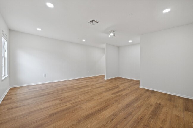 Building Photo - 157 Hillside Dr