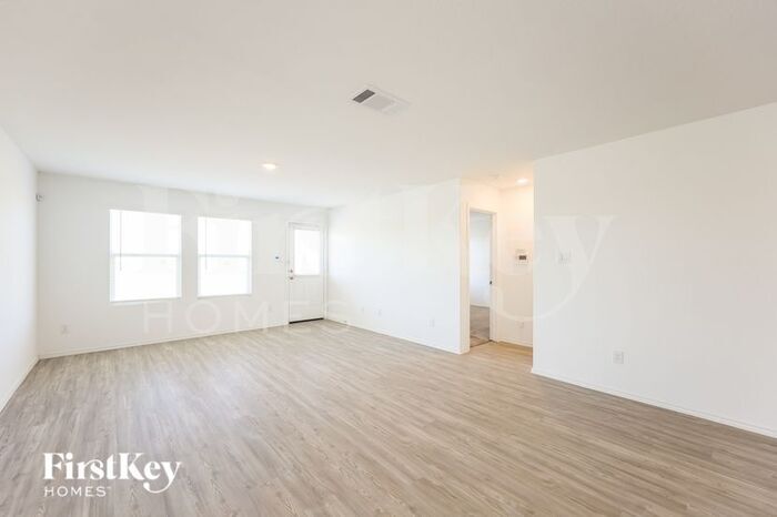 Building Photo - 1347 White Willow