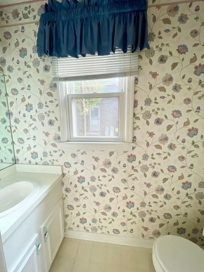 Building Photo - St. Andrews- Offering Self Guided Tour with RENTLY!